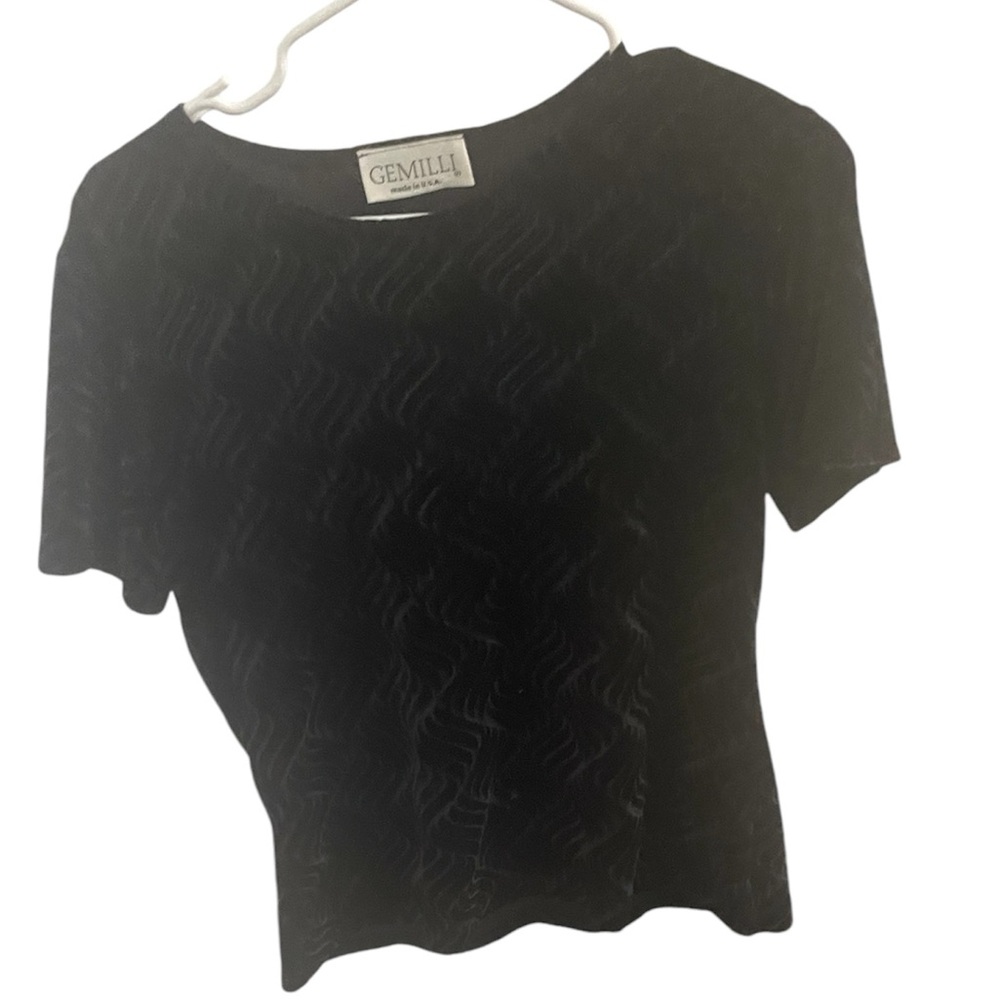 GEMILLI cut velvet tee type top in medium.